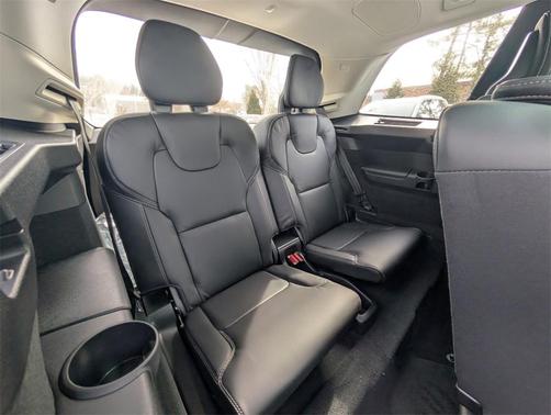 2026 Volvo XC90 B6 Ultra Dark Theme 7-Seater