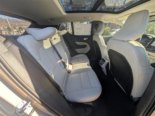 2026 Volvo XC40 B5 Ultra