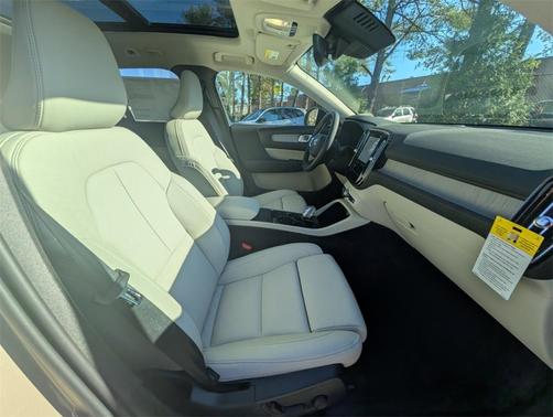 2026 Volvo XC40 B5 Ultra