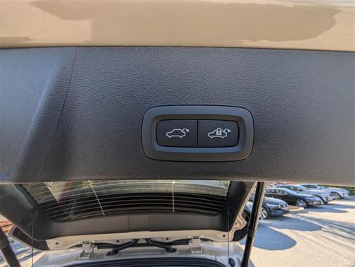 2026 Volvo XC40 B5 Ultra