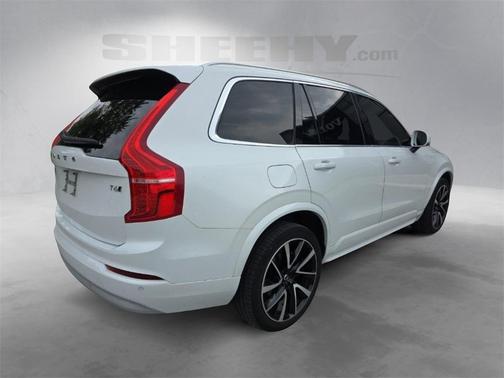 2022 Volvo XC90 T6 Momentum 7 Passenger