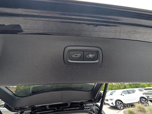 2023 Volvo XC90 B5 Plus
