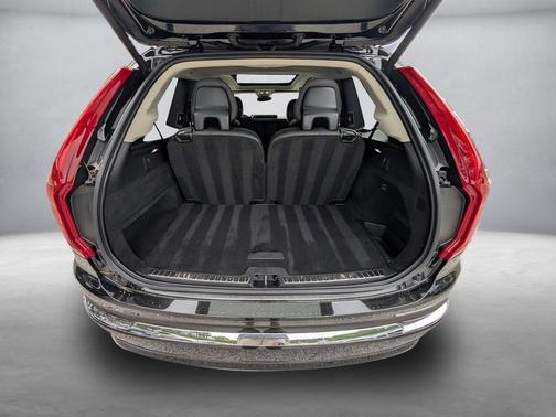 2023 Volvo XC90 B5 Plus