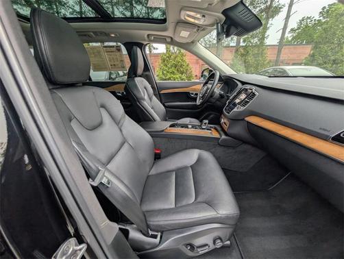 2023 Volvo XC90 B5 Plus