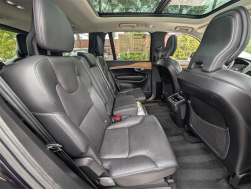2023 Volvo XC90 B5 Plus