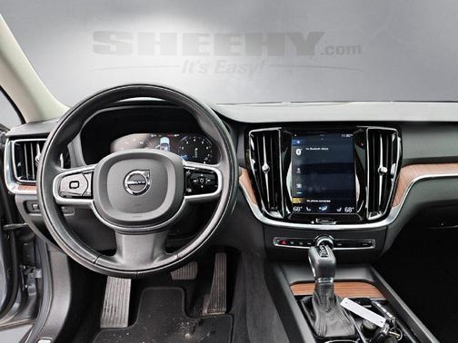 Gray Metallic 2020 Volvo S60 T5 Momentum
