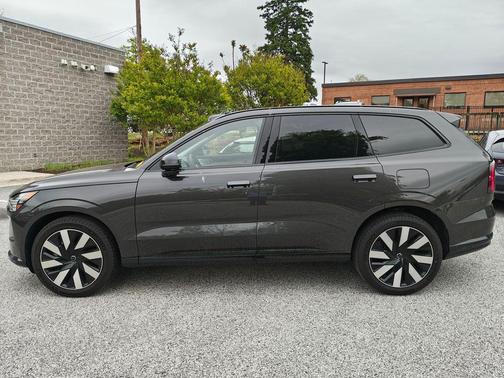 Platinum Gray Metallic 2025 Volvo EX90 Twin Motor Ultra
