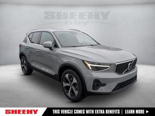 2025 Volvo XC40 B5 Plus Bright Theme