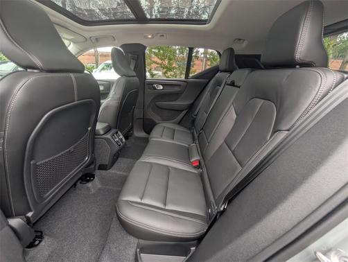 2025 Volvo XC40 B5 Plus Bright Theme