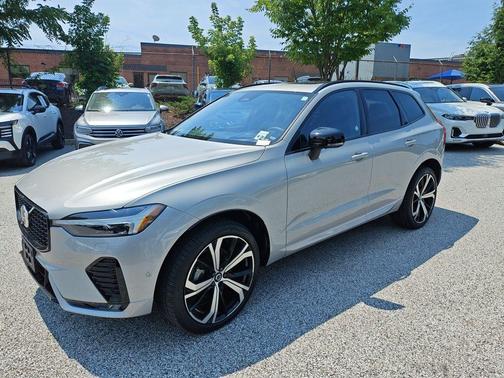 Silver 2023 Volvo XC60 B5 Ultimate Dark Theme