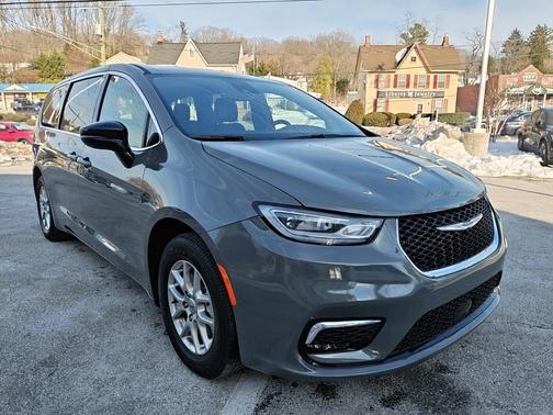 2025 Chrysler Pacifica Select