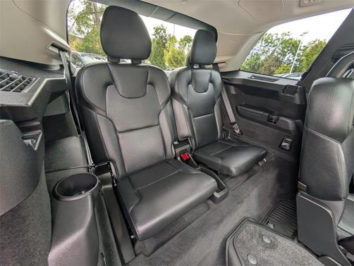 2024 Volvo XC90 B6 Plus Bright Theme 6-Seater