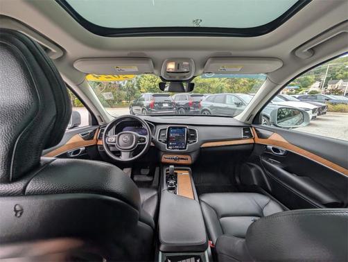 2024 Volvo XC90 B6 Plus Bright Theme 6-Seater