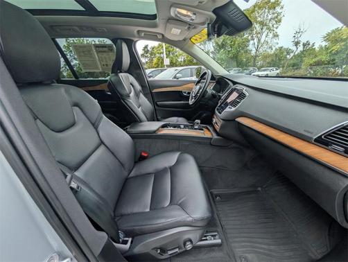 2024 Volvo XC90 B6 Plus Bright Theme 6-Seater