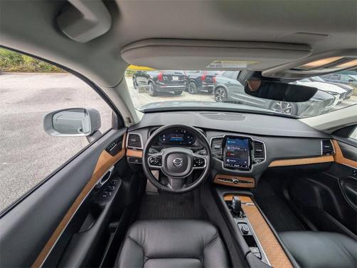 2024 Volvo XC90 B6 Plus Bright Theme 6-Seater