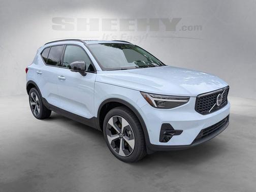 Cloud 9 White 2026 Volvo XC40 B5 Plus