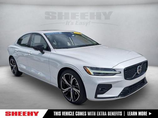 2024 Volvo S60 B5 Plus Dark Theme