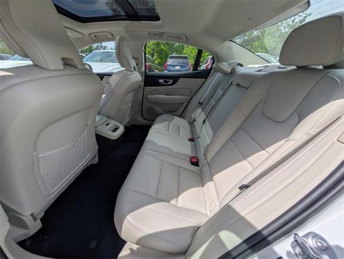 2024 Volvo S60 B5 Plus Dark Theme