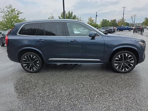 2025 Volvo XC90 B6 Plus 7-Seater