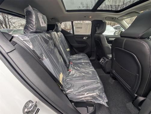 2026 Volvo XC40 B5 Plus