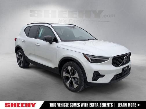 Crystal White 2026 Volvo XC40 B5 Plus