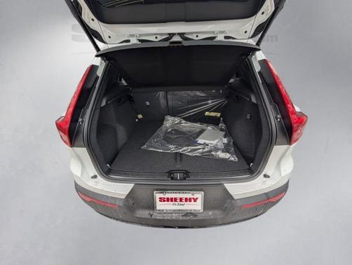 Crystal White 2026 Volvo XC40 B5 Plus