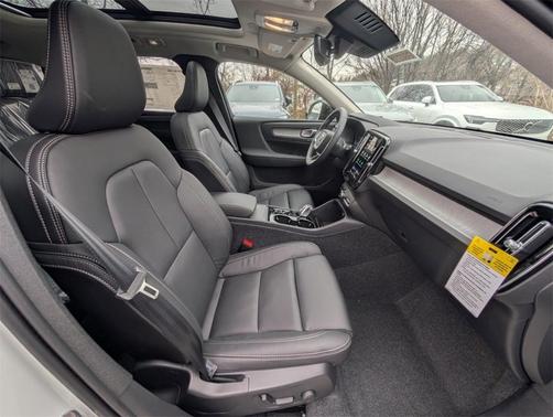 2026 Volvo XC40 B5 Plus