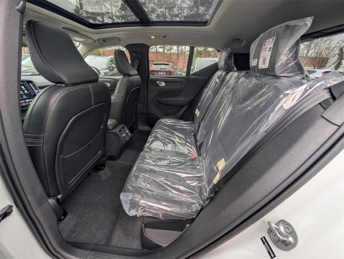 2026 Volvo XC40 B5 Plus