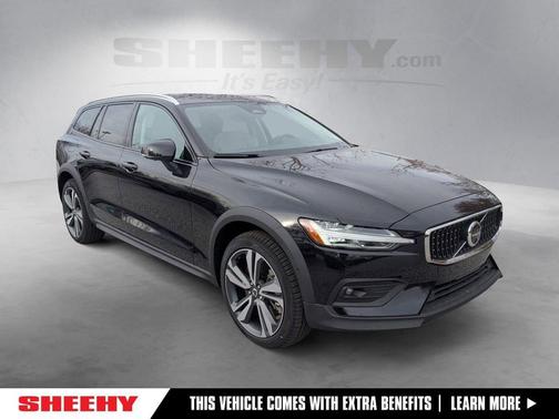 Onyx Black Metallic 2026 Volvo V60 Cross Country B5 Plus