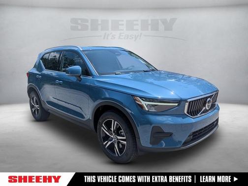 2025 Volvo XC40 B5 Core Bright Theme
