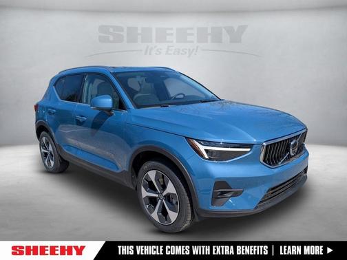 2025 Volvo XC40 B5 Plus Bright Theme