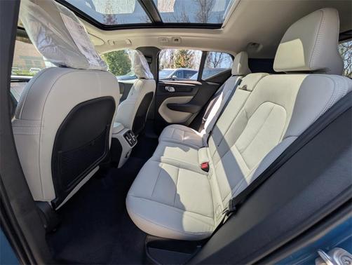 2025 Volvo XC40 B5 Plus Bright Theme