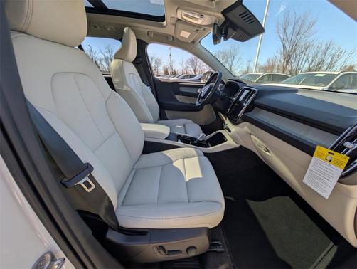 2025 Volvo XC40 B5 Plus Dark Theme