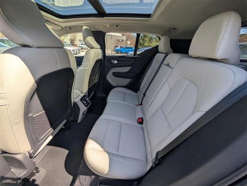 2025 Volvo XC40 B5 Plus Dark Theme