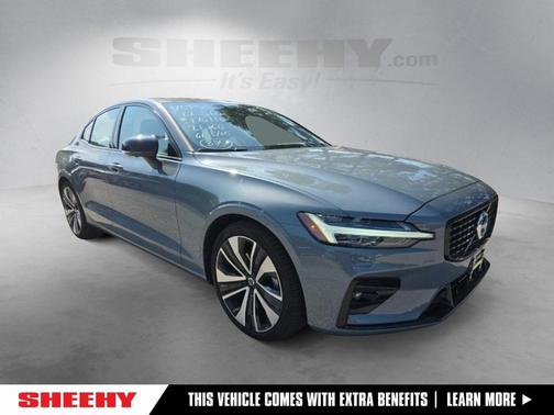2022 Volvo S60 B5 Momentum