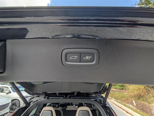 2026 Volvo XC90 T8 PLUS