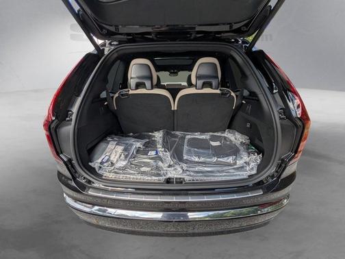 2026 Volvo XC90 T8 PLUS