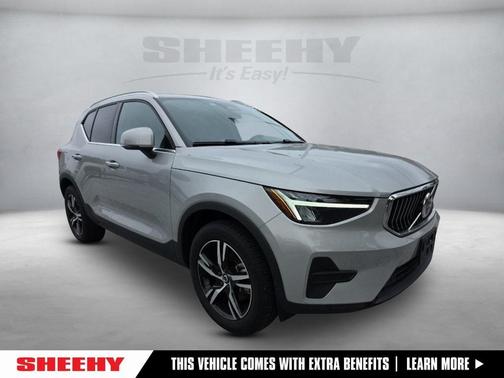 2025 Volvo XC40 B5 Core Bright Theme
