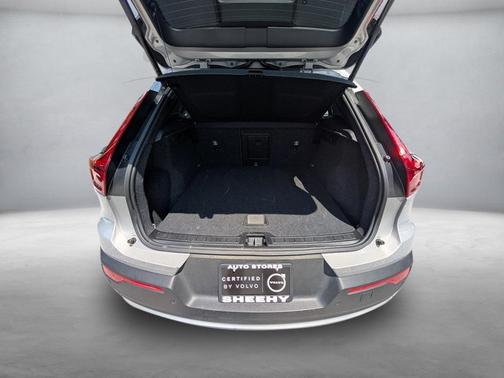 2025 Volvo XC40 B5 Core Bright Theme