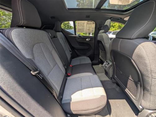 2025 Volvo XC40 B5 Core Bright Theme