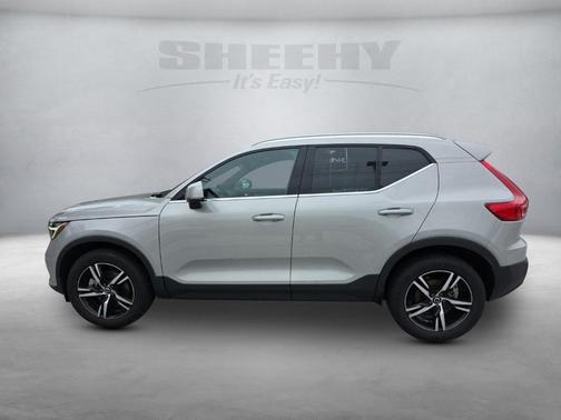 2025 Volvo XC40 B5 Core Bright Theme