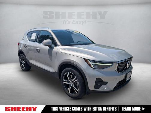 2025 Volvo XC40 B5 Core Bright Theme