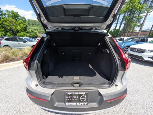 2025 Volvo XC40 B5 Core Bright Theme