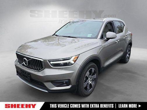 Pebble Gray Metallic 2021 Volvo XC40 T5 Inscription