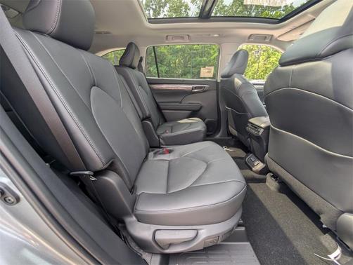 2025 Toyota Highlander Platinum