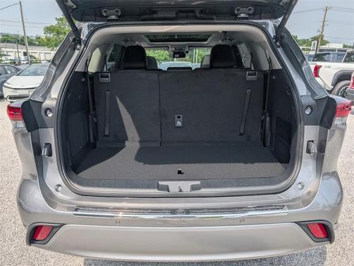 2025 Toyota Highlander Platinum