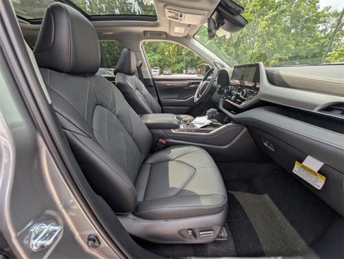 2025 Toyota Highlander Platinum