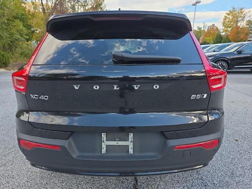 2023 Volvo XC40 B5 Plus Dark Theme