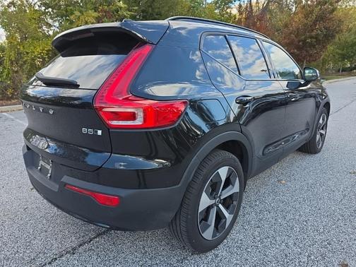 2023 Volvo XC40 B5 Plus Dark Theme