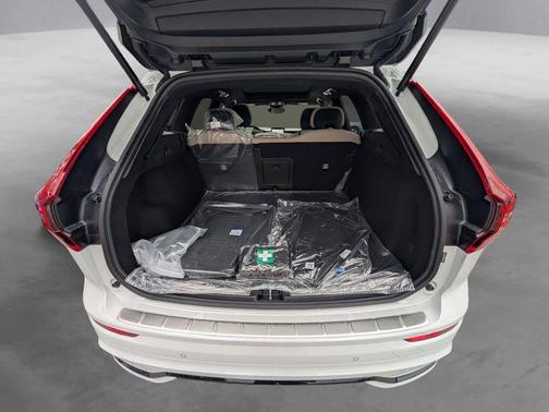 Crystal White 2026 Volvo XC60 B5 Plus